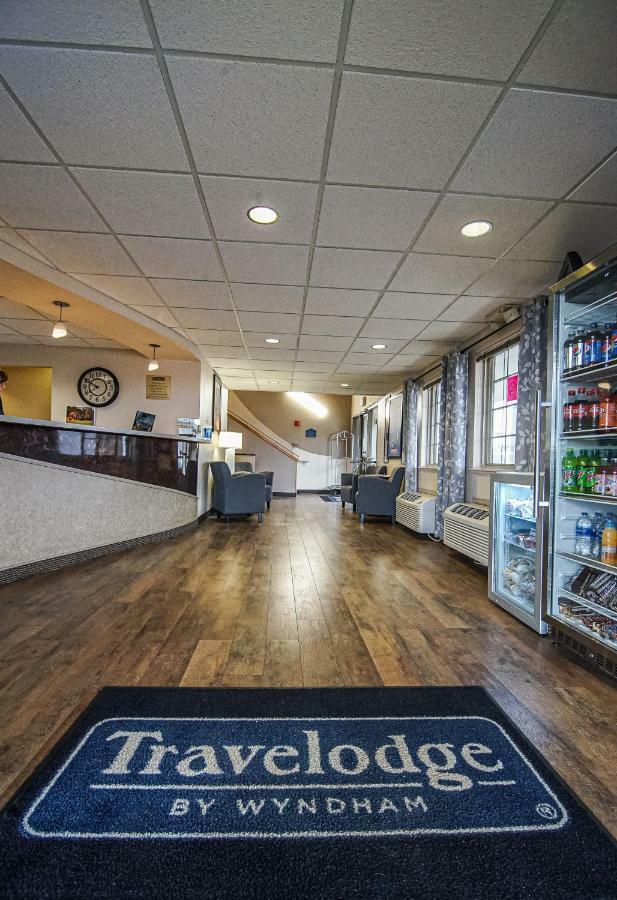 Travelodge By Wyndham Colorado Springs Airport/Peterson Afb Экстерьер фото